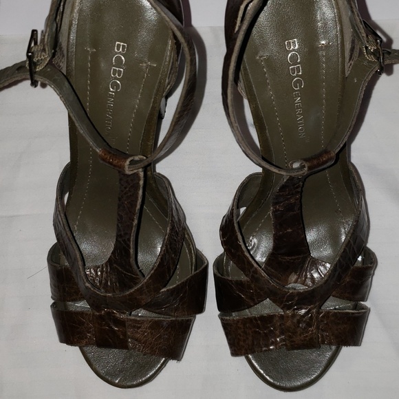 BCBG MaxAzria generation strap platform sandals . - Picture 2 of 4
